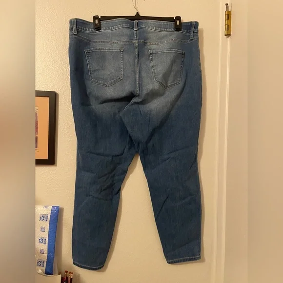 Ave & ViV Skinny Jeans, 20w - Picture 4 of 6